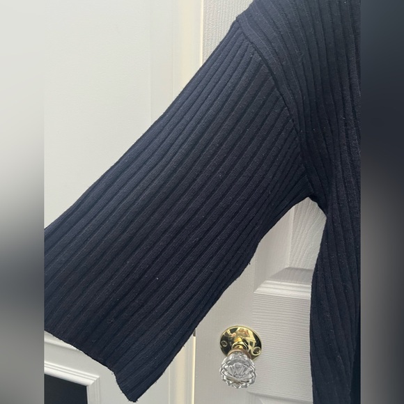 Zara Ribbed V-Neck Sweater - Picture 4 of 10